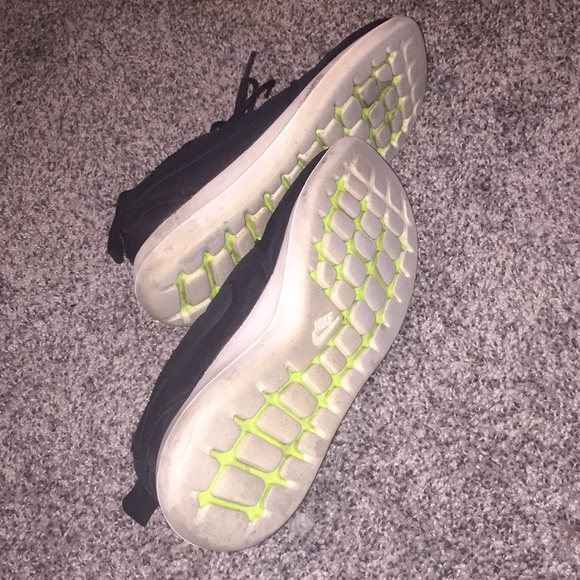 Black nike frees - Picture 2 of 2